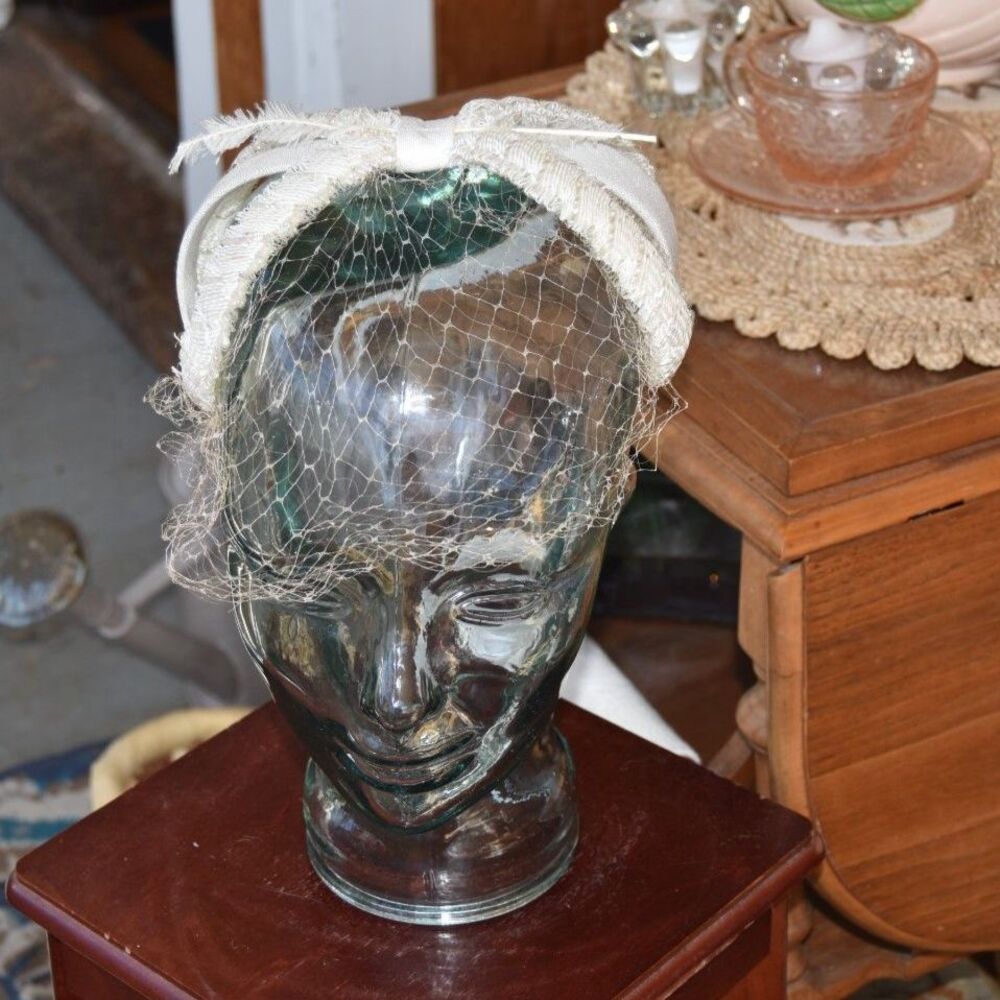 Vintage 1950s 60s Ivory Bow Fascinator Hat Birdcage Veil Feather